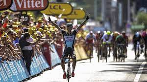 Espace ouvert de 15h00 à 20h00. Tour De France Depart Donne Sous Le Soleil Mais Sans Maillot Jaune L Express