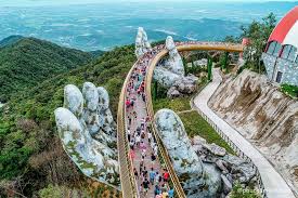 Đặt taxi đà nẵng đi bà nà giá rẻ trọn gói chỉ từ 220.000đ. Cáº§u Vang Ä'a Náºµng Tren Ba Na Hill Cay Cáº§u Sá»'ng áº£o Gay Sá»'t CÄ'm