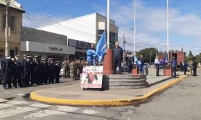 Elige la mejor aerolínea para ti leyendo opiniones y viendo cientos de tarifas de boletos para vuelos que van desde y hacia tu destino. Tras La Polemica Estrenaron Nueva Bandera Argentina Y Ya Flamea En El Mastil Mayor La Opinion Austral