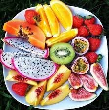 Unidentified Fruits Gonna Try Name Dem Kiwi Orange Dragonfruit Papai Peach Strawbs Ahh The Orang Gesunde Snacks Essen Und Trinken Gesundes Essen