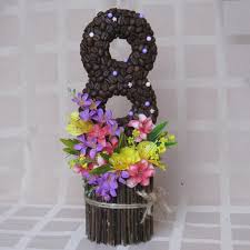 Ведь это наставник для деток, с которого они берут пример. Chto Mozhno Podarit Uchitelyu Na 8 Marta Idei Zapominayushihsya Podarkov