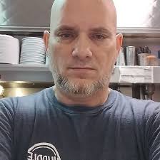 Tim Curry & Bill Skarsgard have both played Pennywise. Who gave the best  performance?