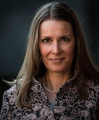 Iris Baer's Instagram, Twitter & Facebook