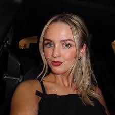 Claudia Ryan's Instagram, Twitter & Facebook