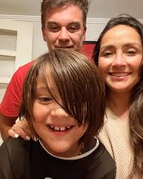 Y aquí estamos 21 años después, quien diría que escribiríamos tremenda  historia. El mejor compañero de vida. Vida llena de altos y bajos, pero lo  importante es salir adelante y remar siempre