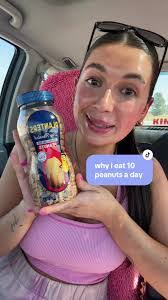 Danielle Miley's Instagram, Twitter & Facebook