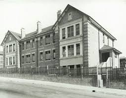 Coogee Public School In Southeastern Sydney In 1922 State Records Of Nsw Australia History Public School History Teachers