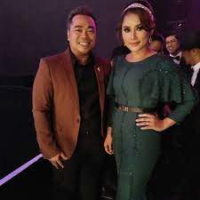 Musim ketiga program realiti, gegar vaganza terus mencetuskan kontroversi apabila peserta yang diumumkan tidak mendapat lagu untuk konsert minggu kelima, elly mazlein bertindak menarik diri daripada pertandingan itu sebelum dia diisytiharkan tersingkir, malam tadi. Gara Gara Komen Pedas Tok Ram Elly Mazlein Tarik Diri Dari Gegar Vaganza Sensasi Selebriti