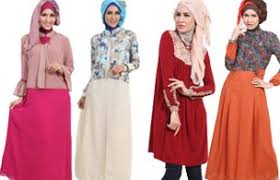 Saat ini, model jilbab atau hijab ini sangat beragam dengan berbagai model, warna, dan juga corak yang akan mempermanis busana muslim yang dikenakan. Busana Muslim Masa Kini Hijabfest
