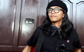 Fahmi reza was born in 1970s. Xuoiyzjujt Rcm