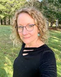 Lynne Maclean's Instagram, Twitter & Facebook