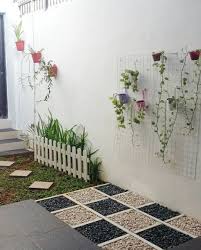 Desain taman minimalis berikut ini menjadi bukti bahwa rumah kecil juga bisa memiliki taman. 7 Ide Desain Taman Minimalis Depan Rumah Agar Lebih Cantik Asri