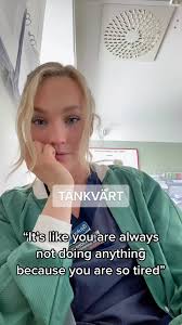 Beskriver så bra hur jag kände mitt första år som ssk, när jag var 23år  gammal och blev sjukskriven 10mån efter examen av utbrändhet. Men jag  vilade upp mig och tog mig tillbaka och lever nu mitt bäst ...