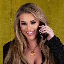 WATCHTHIS 🎥 Facing the shores of a pristine sandy beach and overlooking  your own private dock (possible boat slip available!) this fully renovated  luxury townhome is the Okanagan Lifestyle dream come true.