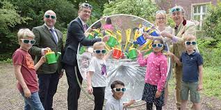 Our team is mostly working online. Q Uni Camp Bringt Kinder Und Jugendliche Zur Wissenschaft