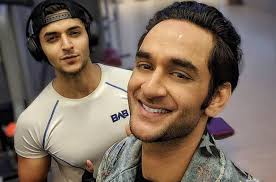 Vikas Gupta All Praises For Brother Siddharth Gupta This serial is made under the banner of bindu. praises for brother siddharth gupta