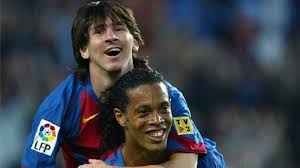 Ronaldinho is the brother of assis (retired). Gaya Bermain Ronaldinho Dianggap Jauh Lebih Baik Dari Lionel Messi Tribunnews Com Mobile