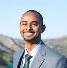 Munaasabada maalinta dhalinyarada Soomaaliyeed awgeed waxaan hambaliyo u  diraayaa dhamaan dhalinta Soomaaliyeed meel walba oo ay joogaan, waxaana  leeyahay dardaarta Abwaan Xaaji Aadan (Afqalooc) ayaa noo wada dardaar  ah.👇🏼 * Hadduu geed