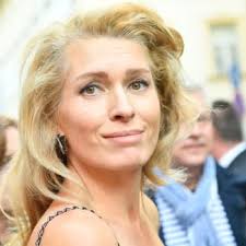 Zveřejnila fotky nejen syna, ale i společnou s jiřím menzelem. Olga Menzelova Porodila Syna Na Ostrove Domu Ho Propasovala Cnn Prima News