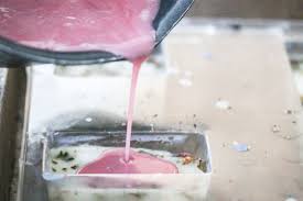 Seifensieden und seife aus seife herstellen. Seife Selber Machen Eine Simple Diy Geschenkidee Von Loumalou Ch