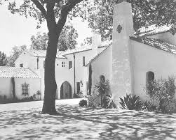 Peer Reviewed Title: Gardens of an Historic Cowper Street Residence  [Speaking of Places] Journal Issue: Places, 17(1) Author: Ro