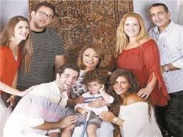 ولدت من أب مصري وأم يونانية. Ù„ÙŠÙ„Ù‰ Ø¹Ù„ÙˆÙ‰ Ø¹Ø§Ø¦Ù„ØªÙ‰ Ø£ÙƒØ¨Ø± Ø­Ø¨ ÙÙ‰ Ø­ÙŠØ§ØªÙ‰ Ø¨ÙˆØ§Ø¨Ø© Ø£Ø®Ø¨Ø§Ø± Ø§Ù„ÙŠÙˆÙ… Ø§Ù„Ø¥Ù„ÙƒØªØ±ÙˆÙ†ÙŠØ©