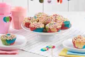 Bunte Muffins Rezept Von Backen De Rezept Bunte Muffins Lebensmittel Essen Muffins Mit Schokostuckchen
