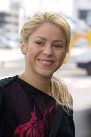 Vote for your favorite hair and makeup look! 28 Latina Celebrities Who Are Stunning Without Makeup Latina Celebrities Shakira Without Makeup Celebs Without Makeup