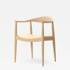 Seat spins 360 d., has a foam core inside and a frame made of solidwood. Hans Wegner Hans J Wegner Round Chair