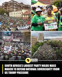 Thousands of South Africans 🇿🇦 marched in Johannesburg today to defend  national sovereignty amid pressure from US President Donald Trump.  Organized by the ANC on Human Rights Day, the crowds called for
