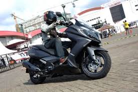 Features, specifications, price, picture gallery and reviews of kymco downtown 250i scooter. Enggak Bisa Dilupakan Test Ride Kymco Downtown 250i Libas Jalur Sukabumi Motorplus