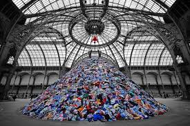 C'est une technique de présentation. Renka On Twitter This Is Personnes By Christian Boltanski A Meditation On Mortality And Fate