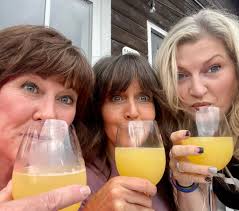 Apology for misplaced pictures