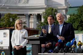 Senators Visit Ukraine, Pushing for Crippling Sanctions on Russia - The New  York Times