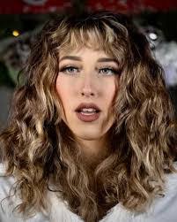 Amber Wild's Instagram, Twitter & Facebook