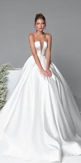 20 Classy Wedding Gowns Lace Fit And Flare Bridal Style For Simple Princess Look In 2020 Ball Gowns Wedding Ball Gown Wedding Dress Fitted Wedding Dress