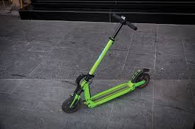 Ca să fii la modă în vara 2018 trebuie să porți alb, roz pudrat, verde pistachio și. Https Acceptainfo Wordpress Com 2018 07 18 Trotinetele Electrice Sunt Ilegale Mii De Oameni Circula Cu Ele In Ilegalitate Si Risca Dosar Penal Https Acceptainfo Files Wordpress Com 2018 07 Trotineta2 Jpg Trotineta2 Https Acceptainfo Files Wordpress Com