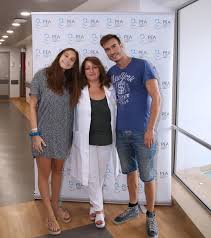 Γεννήθηκε στη βοστώνη στις 11 μαρτίου 1977. Fwteinh A8eridoy H Prwth Fwtografia Me Ton Syntrofo Ths Meta To E3ithrio Apo To Maieythrio Irafina