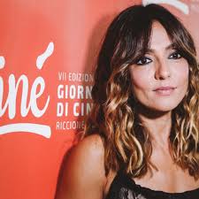 Tale e Quale Show, puntata speciale su Raiuno: Ambra Angiolini quarta  giurata