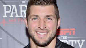 Latest on jacksonville jaguars tight end tim tebow including news, stats, videos, highlights and more on espn. Wie Tim Tebow Seine Karriere Zerstorte News24viral