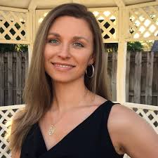 I wondered if I anyone could help me please. I would love to have both  these pictures will the same background, maybe a few alterations so it  doesn't look identical, I want