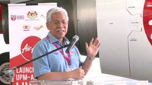 He holds an mba in finance from the university of new haven, us, and a degree in social sciences (economics and management) from universiti sains malaysia. Yb Dato Seri Idris Jusoh Minister Of Higher Education The Launching Of Upm Airasia Livery Youtube