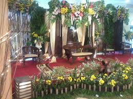 Dapat dilakukan dengan memodifikasi background dengan kombinasi ornamen spon atau cermin. Wedding Alang Alang Decoration Engaged In The Art Of Decor Flickr