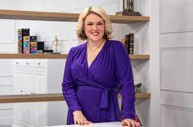 Salary, married, wedding, spouse, family. Sara Davies Bio Net Worth Story Married Parents Husband Family Nationality Age Height Wiki Awards Facts Education Career Dies Kids Gossip Gist