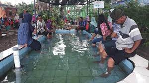 Tiket masuk umbul madiun 2021. Mandi Di Madiun Umbul Square Konon Bisa Sembuhkan Penyakit
