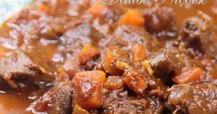 Plat Incontournable De Nos Traditions Culinaires Locales C Est Pour Moi Un Ancrage Fondamental Dans La Cuisine Famili Daube Cuisine Daube De Boeuf