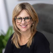 Cat Mclaughlin's Instagram, Twitter & Facebook