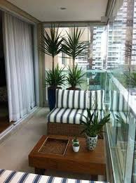 Balkon perdesi modelleri içinden açık renkleri tercih etmek güneş ışığının en doğru şekilde iç mekana yansımasına oalnak sağlar. Cam Balkon Dekorasyonu Ile Dort Mevsim Acik Havanin Tadini Cikarin Dekoloji Ev Dekorasyon Fikirleri Blogu