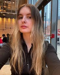 Janice Moffett's Instagram, Twitter & Facebook