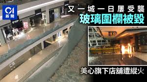 德语版 | 法语版 | 俄语版 | 波兰语版 | 华语版. 11 12ä¸‰ç½· é»'è¡£äºº ç²‰ç¢Ž åˆä¸€åŸŽçŽ»ç'ƒåœæ¬„æ¶ˆå¤±è™•è™•æ‡¸å´– é¦™æ¸¯01 ç¤¾æœƒæ–°èž